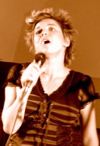 Victoria Lud, chanter pour rester debout (© droits réservés)
